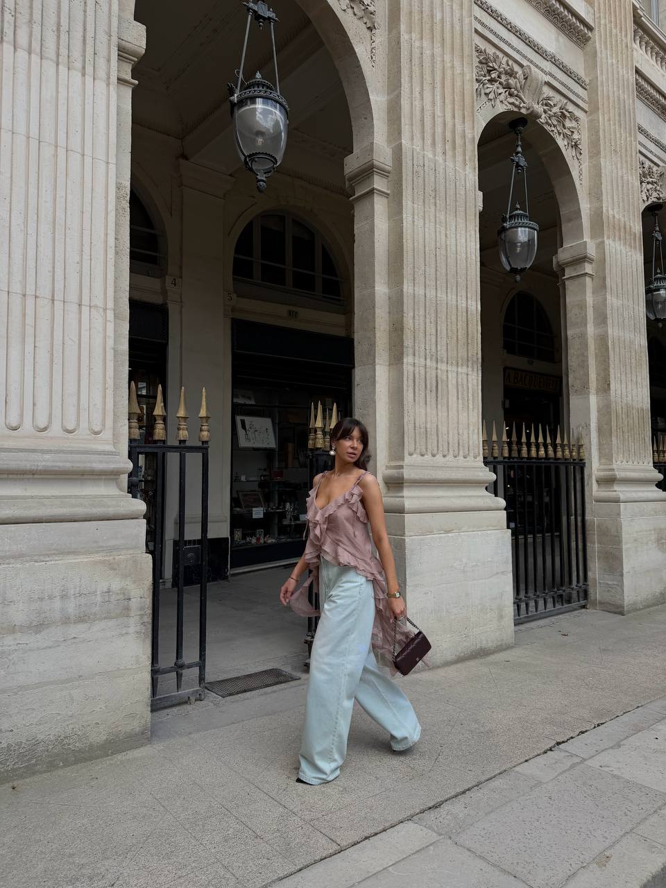 Chiffon Top with Ruffles and Flounces, Powder — збоку в русі — SHEVCHENKO