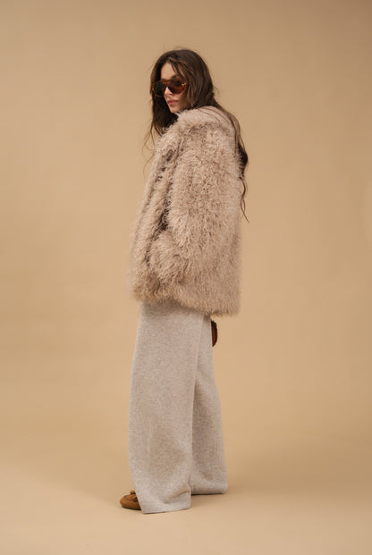Faux Fur Coat, Medium Length, Beige — Шубка з екохутра, середньої довжини— збоку — SHEVCHENKO