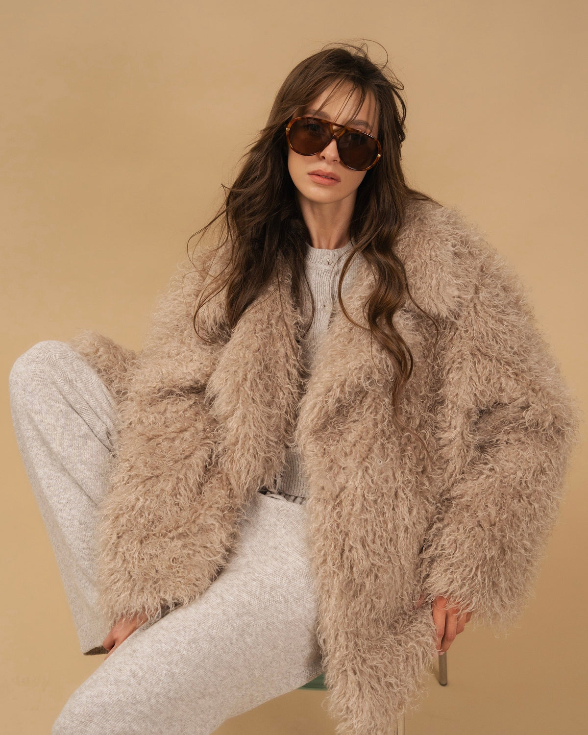 Faux Fur Coat, Medium Length, Beige — Шубка з екохутра, середньої довжини— сидячи — SHEVCHENKO