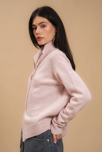 Fitted Zip-Up Lambswool Cardigan — Кардиган з вовни ягня приталеного силуету на блискавці, рожевий— збоку — SHEVCHENKO