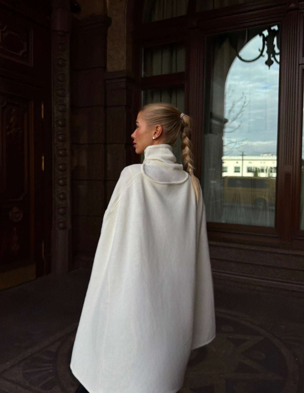 Lambswool Cape, Milk